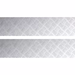 Cet ensemble de marches d'escalier en aluminium augmente la sécurité et le style dans votre couloir. Avec un look moderne et  ...