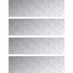 Cette marche d'escalier en aluminium texturé est une bonne option pour améliorer la sécurité des escaliers à l'intérieur comm ...
