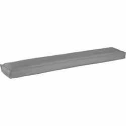 Ce grand coussin rectangulaire est parfait pour sublimer canapés et bancs, alliant confort et style. Avec une finition mate e ...