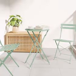 Cette Table de Patio Ronde Compacte est un super meuble d'extérieur pour les petits espaces et les moments entre amis. Avec u ...