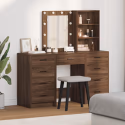 Ce Highboard chêne brun moderne allie style et praticité, parfait pour n'importe quelle chambre. Avec son design chic et ses  ...