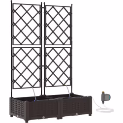 Cette jardinière rectangulaire en résine plastique avec treillis allie style et pratique, rehaussant n'importe quel espace av ...
