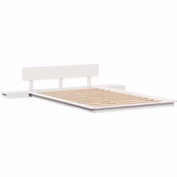 Ce cadre de lit au sol se démarque par son design élégant avec une tête de lit et des tables de chevet. Fait en bois de pin m ...