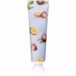 Des mains soignées sont essentielles. La crème Frudia My Orchard Passion Fruit veille à les maintenir parfaitement douces et  ...