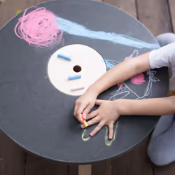 PlanToys Round Table
