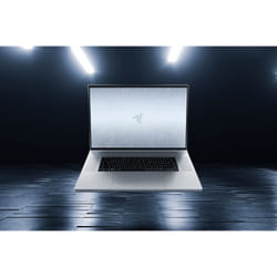 Razer Blade 18 18" i9-13950HX 32Go 1To SSD RTX 4080 Argent
