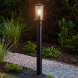 Description La lampe d'extérieur a un boîtier en acier inoxydable noir mat et un abat-jour en verre fumé. Les tiges métalliqu ...