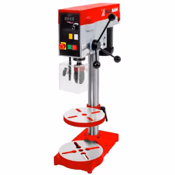 Avec la perceuse à colonne compacte HOLZMANN SB13B16VN avec laser de centrage, lampe de travail LED et vitesse de perçage var ...