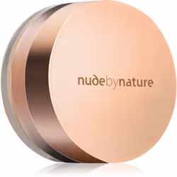 Envie d'une peau radieuse&nbsp;? Le fond de teint minéral Nude By Nature Radiant Loose Powder Foundation offre une couvrance  ...