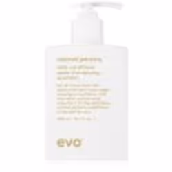 En lavant vos cheveux, le shampoing ouvre les cuticules qui constituent la structure superficielle du cheveu. Il est donc imp ...