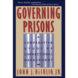 ISBN Governing Prisons Livre de poche