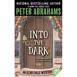 ISBN Into the Dark, Livre broché, 352 pages