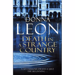ISBN Death in a Strange Country, Anglais, Livre broché, 384 pages