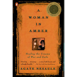 ISBN A Woman in Amber livre