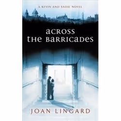 ISBN Across the Barricades, Anglais, 176 pages