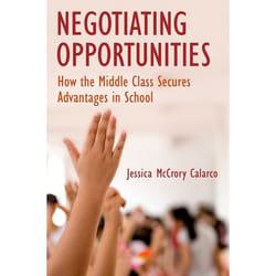 Negotiating Opportunities: How the Middle Class Secures Advantages in School - [Version Originale]