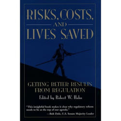 ISBN Risks Costs and Lives Saved ( Getting Better Results from Regulation ) livre