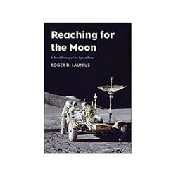 ISBN Reaching for the Moon: A Short History of the Space Race livre histoire Anglais Couverture rigide