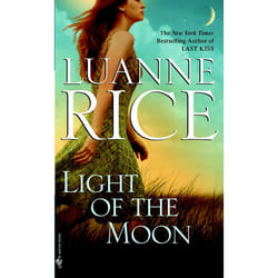 ISBN Light of the Moon livre Édition de poche