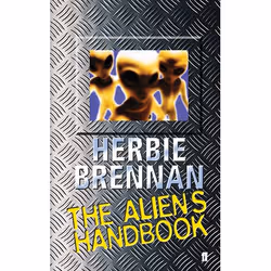 Allen & Unwin The Aliens Handbook, fiction litéraire, Anglais, Livre broché, 144 pages