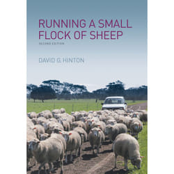ISBN Running a Small Flock of Sheep livre