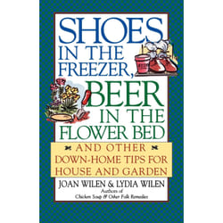 ISBN Shoes in the Freezer, Beer in the Flower Bed Livre de poche