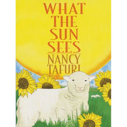 ISBN What the Sun Sees, What the Moon Sees livre Couverture rigide