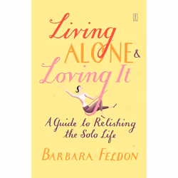 ISBN Living Alone and Loving It, Anglais, Livre de poche, 176 pages
