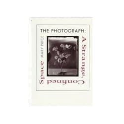 ISBN PHOTOGRAPH: A STRANGE CONFINED SPACE livre Photographie Anglais