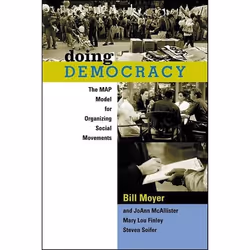 New Society Doing Democracy, Anglais, Livre broché, 240 pages
