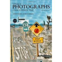 ISBN Looking at Photographs : A Guide to Technical Terms livre Photographie Anglais