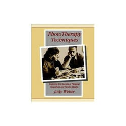 ISBN Phototherapy Techniques: Exploring the Secrets of Personal Snapshots and Family Albums livre Photographie Anglais