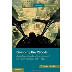 ISBN Bombing the People : Giulio Douhet and the Foundations of Air-Power Strategy, 1884-1939 livre histoire Anglais Couverture rigide