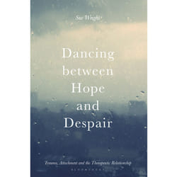 ISBN Dancing between Hope and Despair livre Anglais Livre broché 232 pages