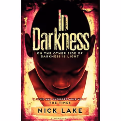 ISBN In Darkness, Anglais, Livre broché, 352 pages