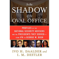 ISBN In the Shadow of the Oval Office Livre de poche