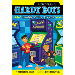 ISBN Trouble at the Arcade Livre de poche