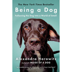 ISBN Being a Dog Livre de poche