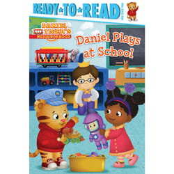 ISBN Daniel Plays at School Livre de poche