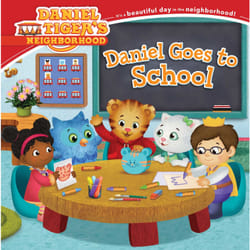 ISBN Daniel Goes to School Couverture rigide