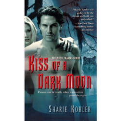 ISBN Kiss of a Dark Moon Livre de poche