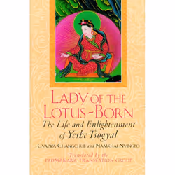 ISBN Lady of the Lotus-Born, Livre broché, 304 pages