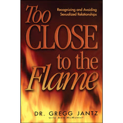ISBN Too Close to the Flame Livre de poche