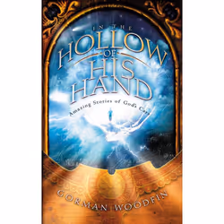 ISBN In the Hollow of His Hand, Livre broché, 144 pages