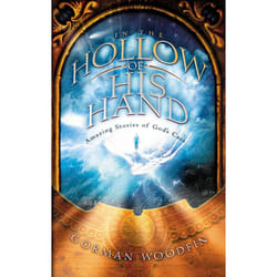 ISBN In the Hollow of His Hand livre