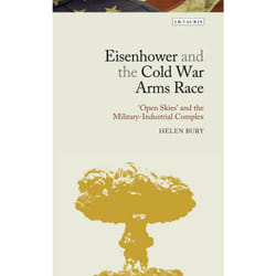 ISBN Eisenhower and the Cold War Arms Race Couverture rigide