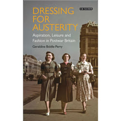 ISBN Dressing for Austerity Couverture rigide