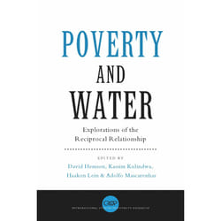 ISBN Poverty and Water Couverture rigide
