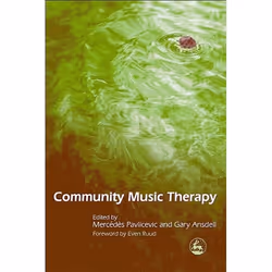 UBC Press Community Music Therapy, Livre broché, 320 pages
