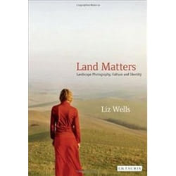 ISBN Land Matters : Landscape Photography, Culture and Identity livre Photographie Anglais